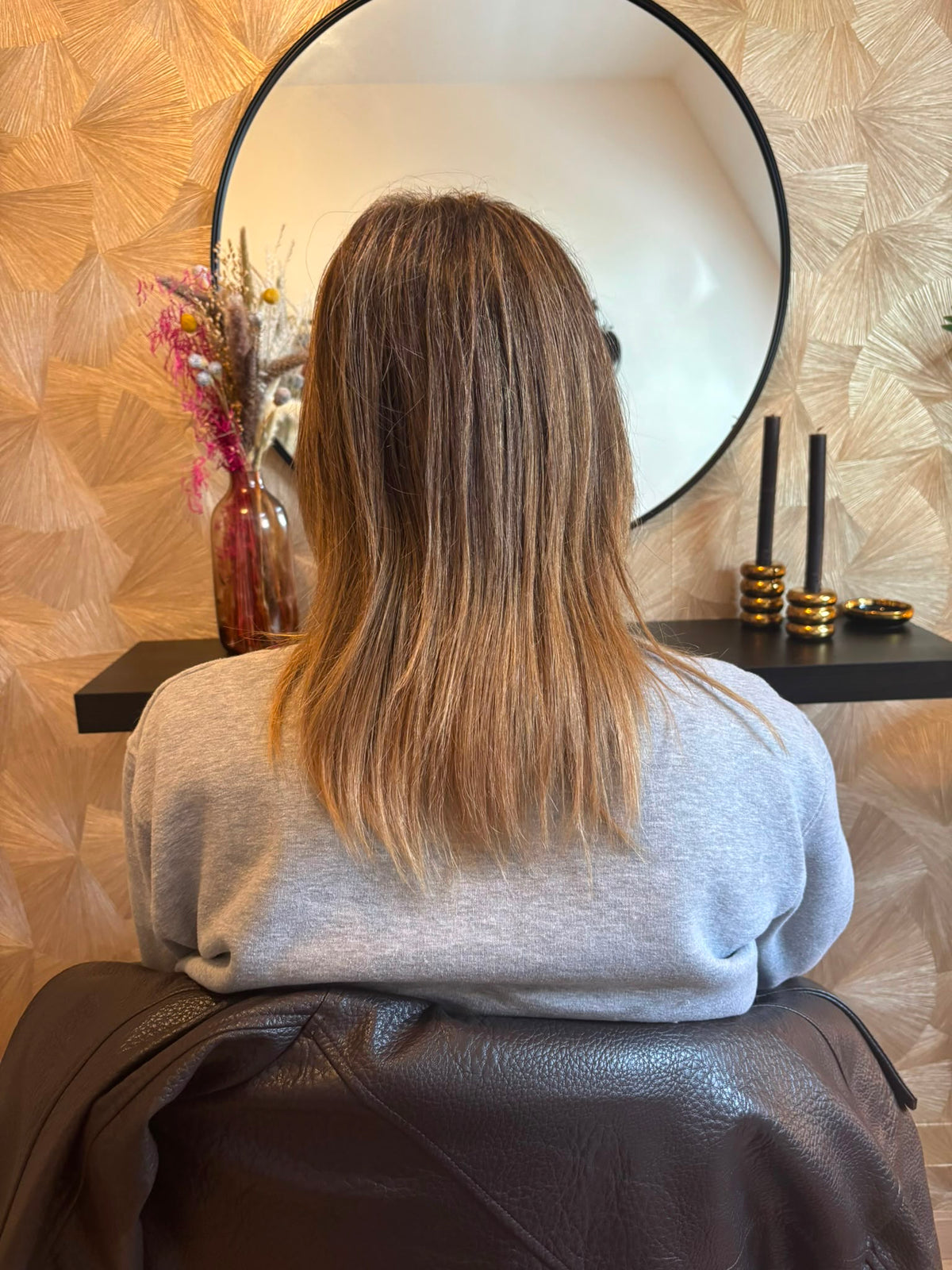 Genius wefts 200 g in Bronde Light Chocolate. Diepte, volume en een kleur die vanzelf bij haar past.