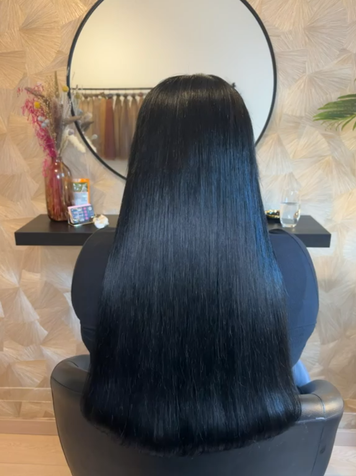 Genius wefts 200 g in Off Black. Hier doen we het voor — dit heeft geen uitleg nodig.