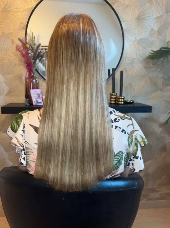 Genius wefts 150 g, gezet bij een verse kleurbehandeling.