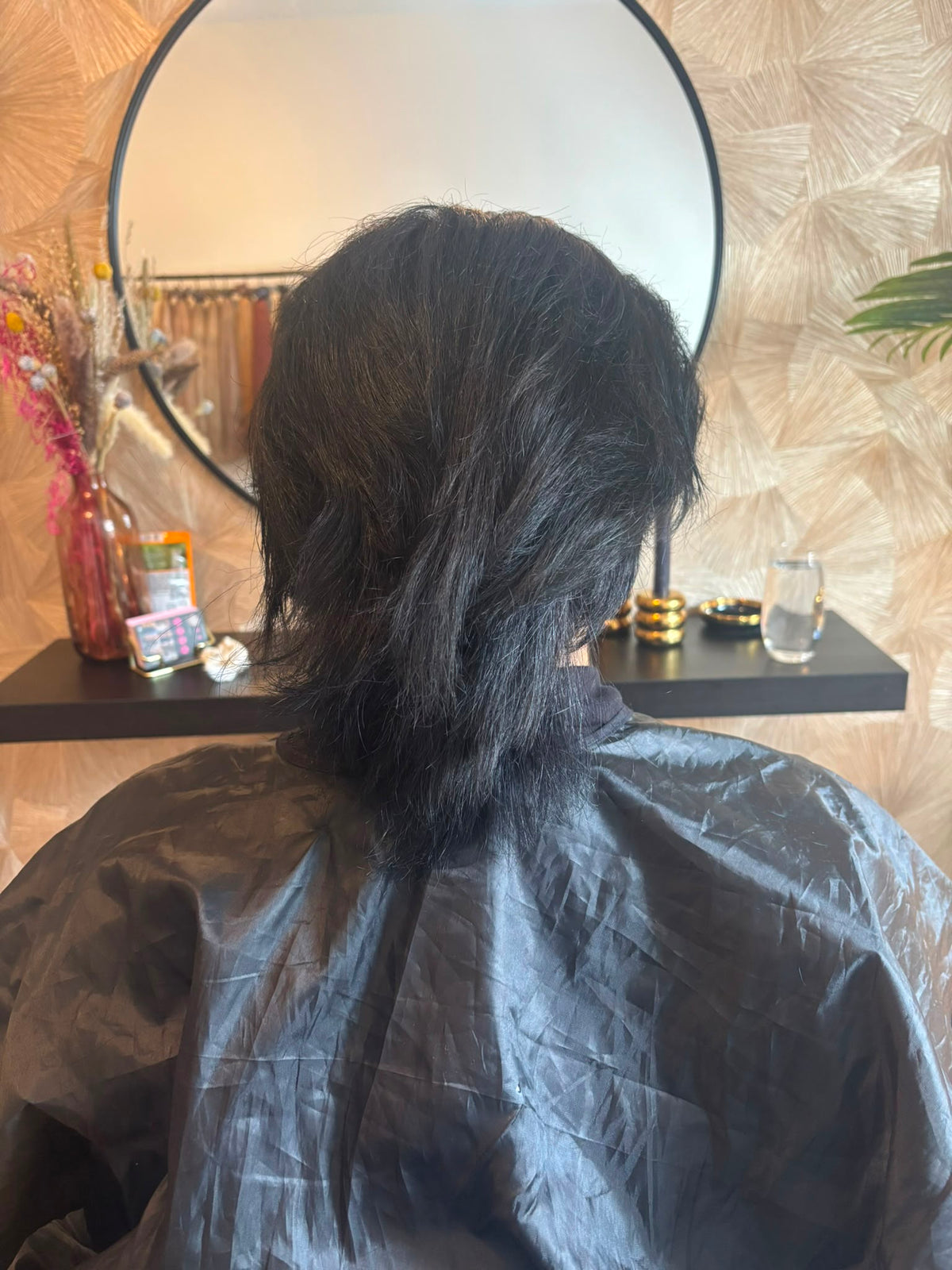 Genius wefts 200 g in Off Black. Hier doen we het voor — dit heeft geen uitleg nodig.