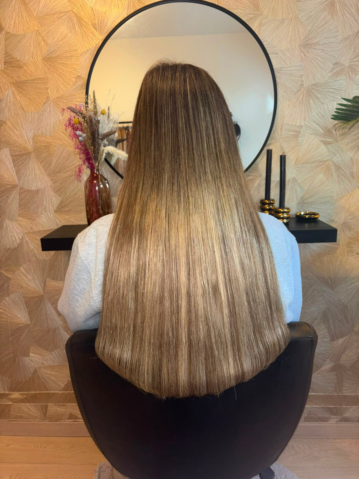 Genius wefts 200 g in Bronde Light Chocolate. Diepte, volume en een kleur die vanzelf bij haar past.