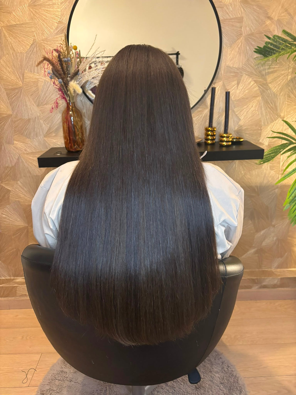 Wefts 200 g in Light Brown. Vol, naadloos ingezet en flink wat lengte erbij.