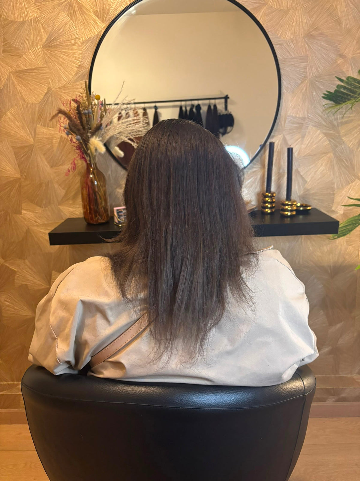Wefts 200 g in Light Brown. Vol, naadloos ingezet en flink wat lengte erbij.