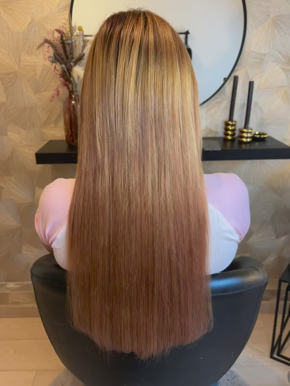 Extensions in de kleur Orange Kiss, gezet bij Lezwina Hair